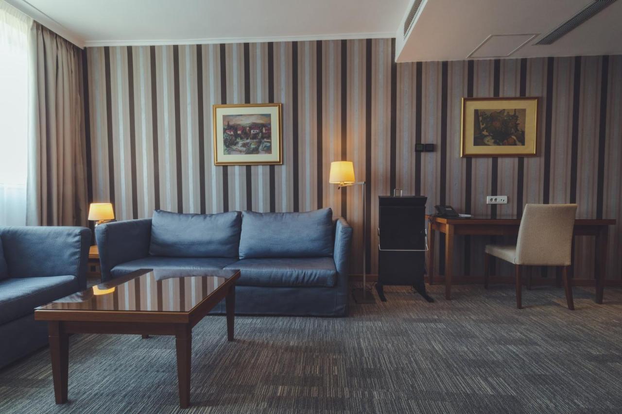 Holiday Inn Skopje By Ihg Exterior foto